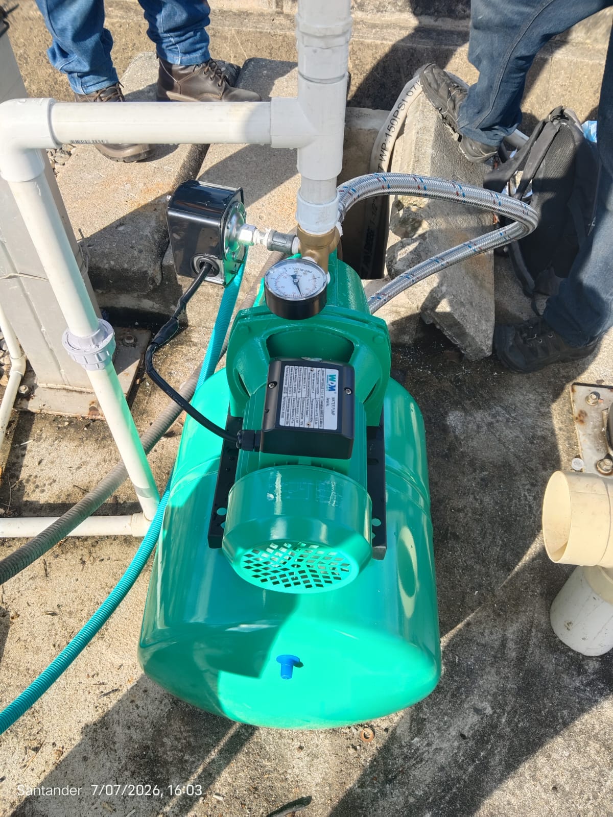 Instalación de sistema hidroneumático con motobomba de 1,3 HP en Barrancabermeja — foto 4