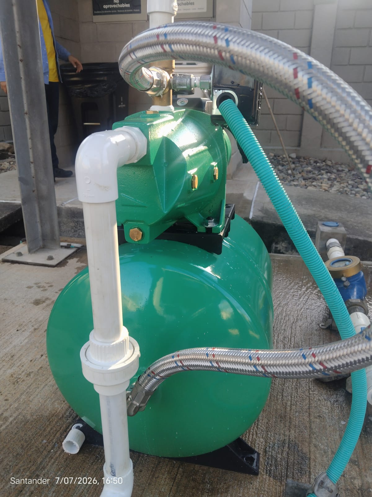 Instalación de sistema hidroneumático con motobomba de 1,3 HP en Barrancabermeja — foto 7